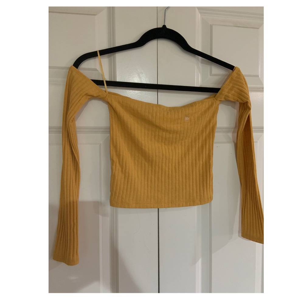 Kendall and Kylie cropped top